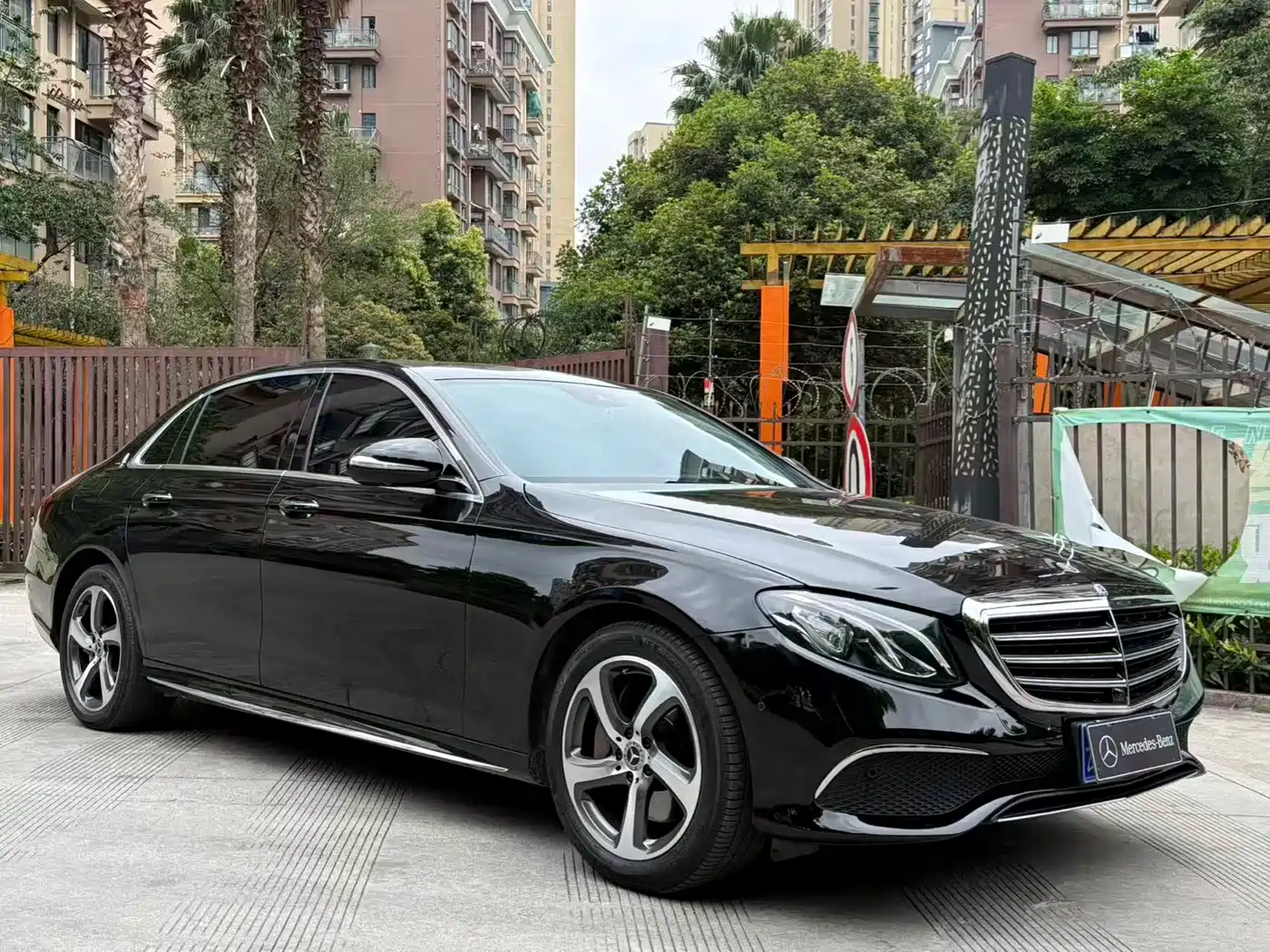 Mercedes-Benz E-Class 2017 E 300 L Luxury фото 2