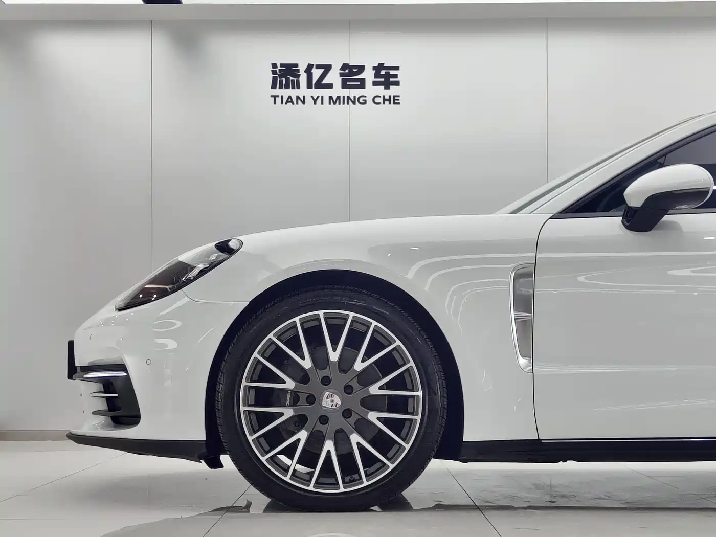 Porsche Panamera 2017 Panamera 4 Executive Long Wheelbase 3.0T фото 6