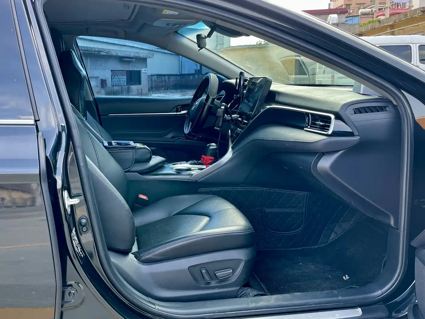 Toyota Camry 2023 2.0G Luxury Edition фото 8