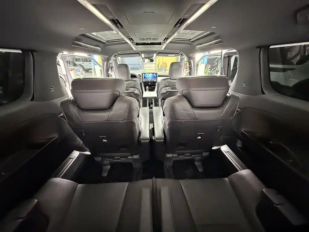 Toyota Alphard 2024 Hybrid 2.5L Ultimate Enjoyment Edition фото 15