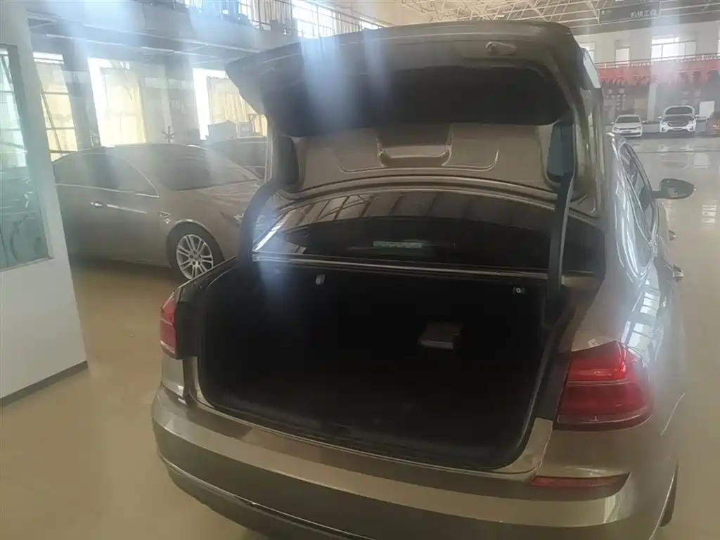 Volkswagen Passat 2017 330TSI DSG Prestige фото 19