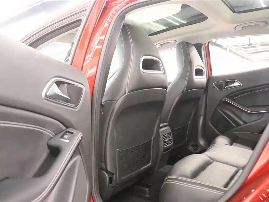Mercedes-Benz GLA 2017 GLA 200 Dynamic фото 16