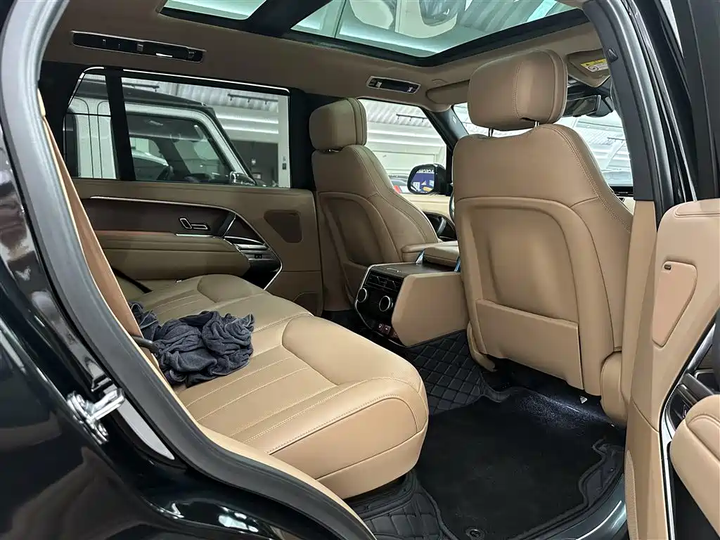 Land Rover Range Rover 2025 3.0 L6 400PS Flourishing Era Extended Wheelbase фото 15