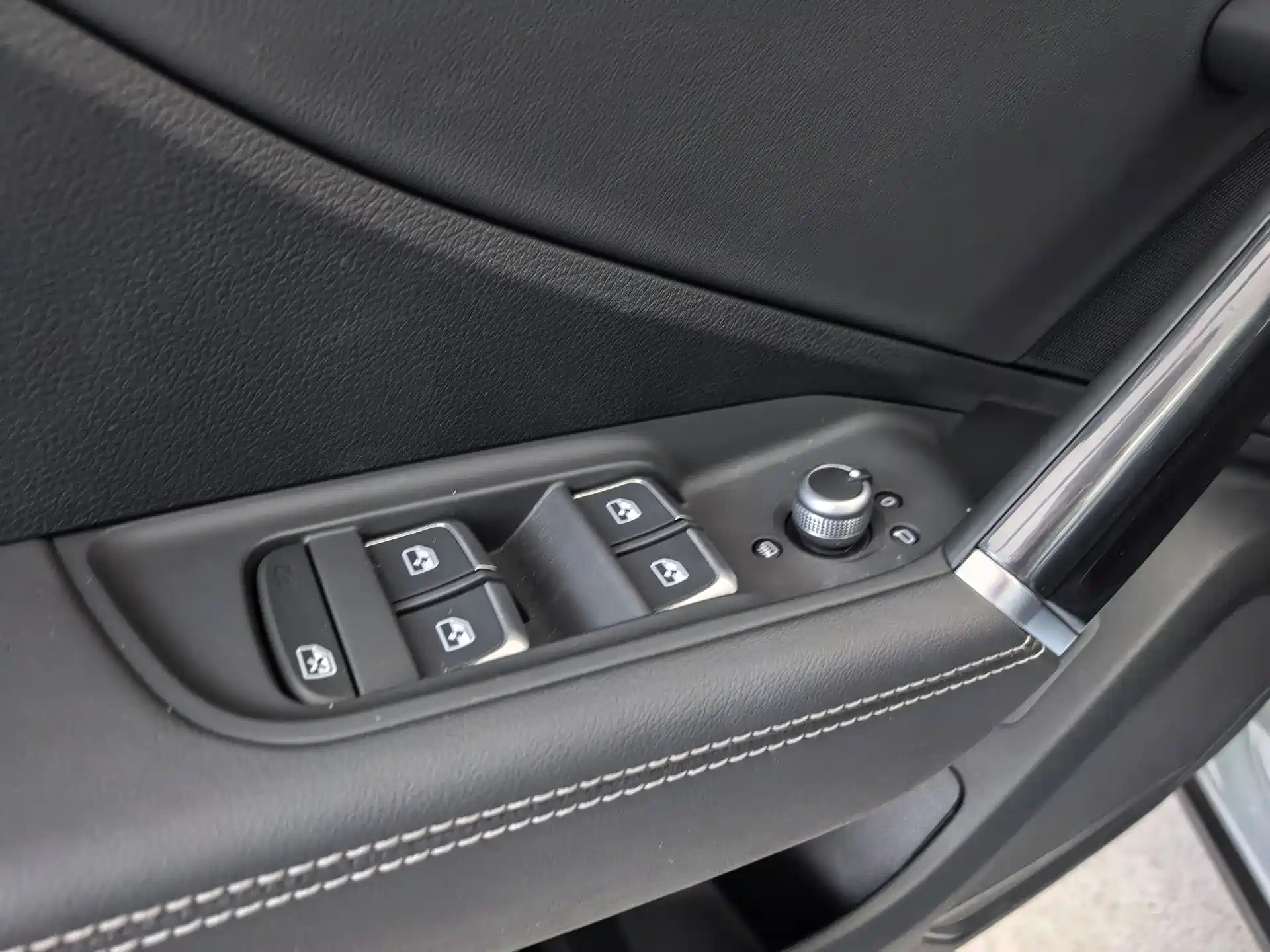 Фото 4 - Audi Q2L
