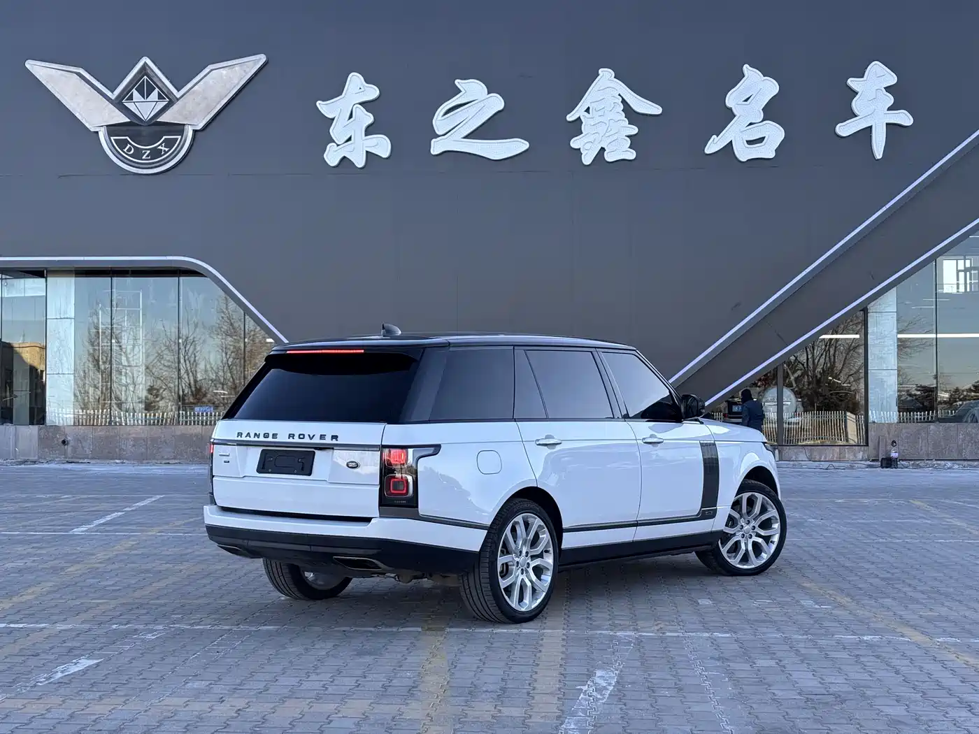 Land Rover Range Rover 2022 3.0 L6 400PS Heritage Extended Classic Edition фото 7