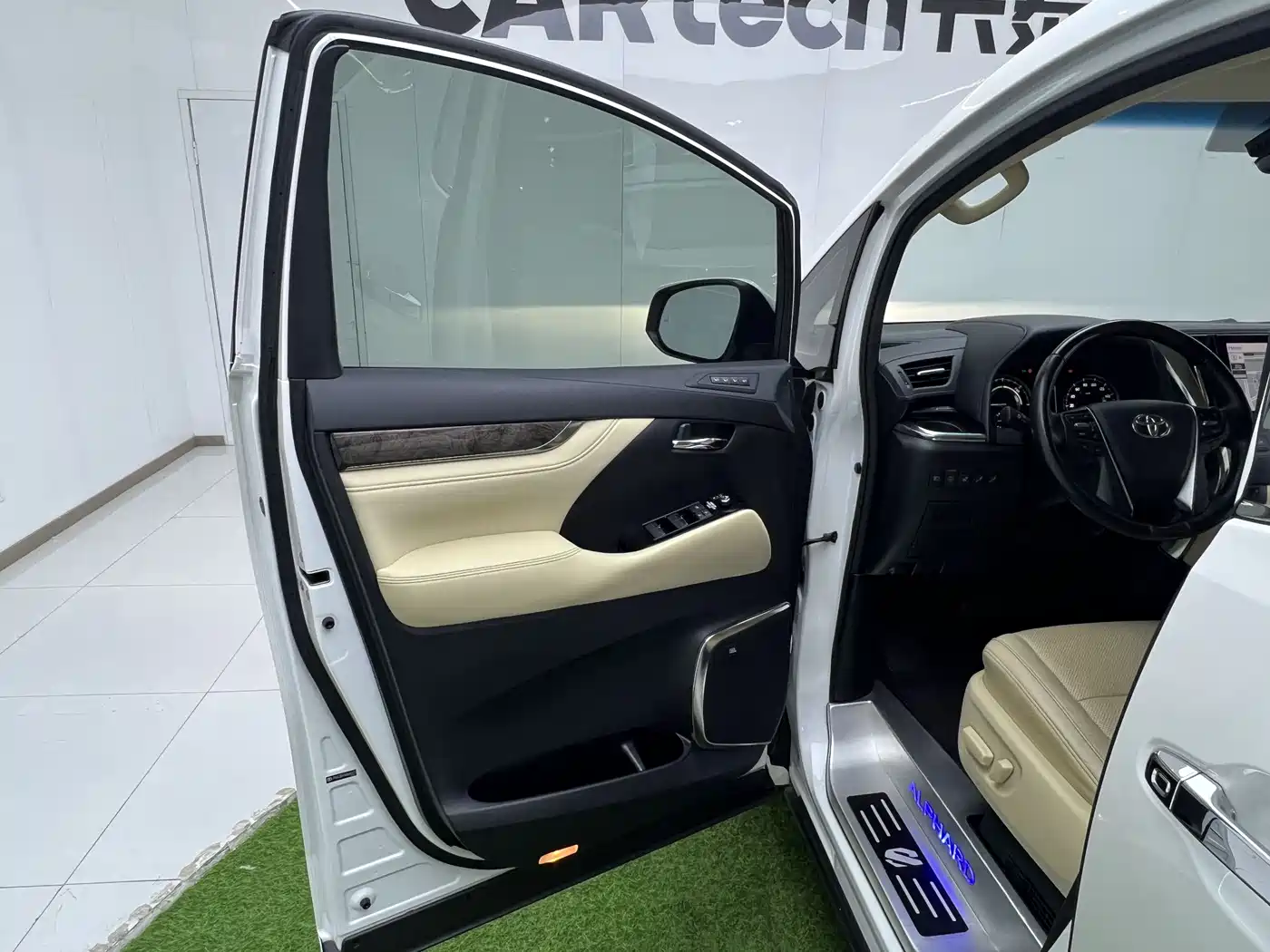Toyota Alphard 2021 Hybrid 2.5L Premium фото 15