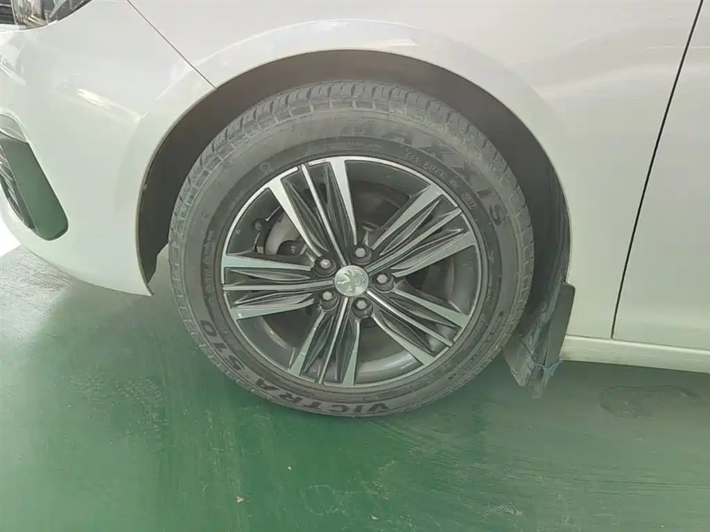 Peugeot 308 2016 1.6L Manual Fashion фото 23