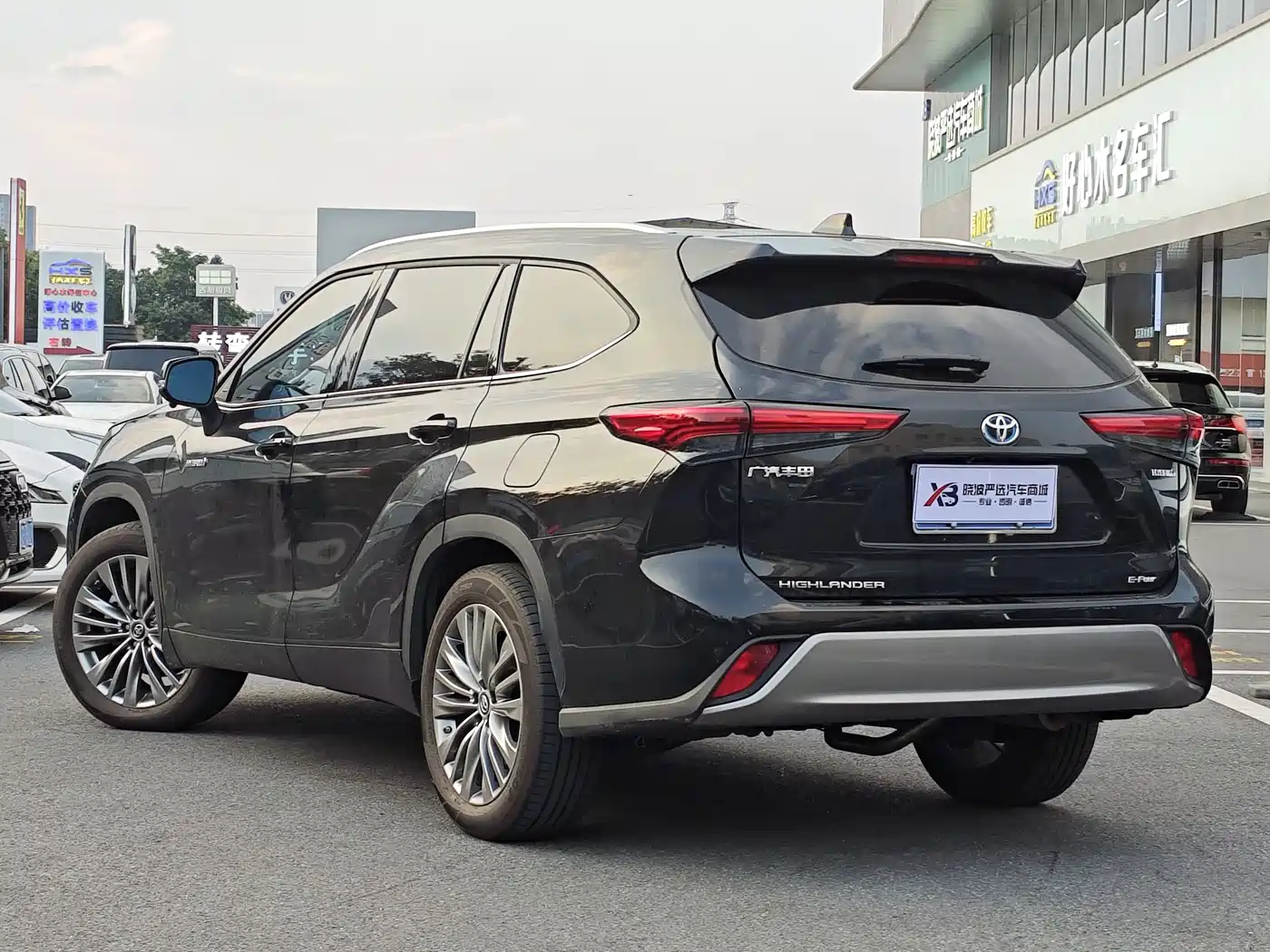 Toyota Highlander 2023 2.5L Smart Hybrid Dual Engine AWD Premium 7-Seater фото 5
