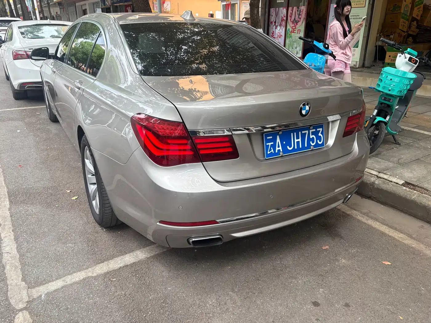 BMW 7 Series 2013 Model 740Li Leading фото 3