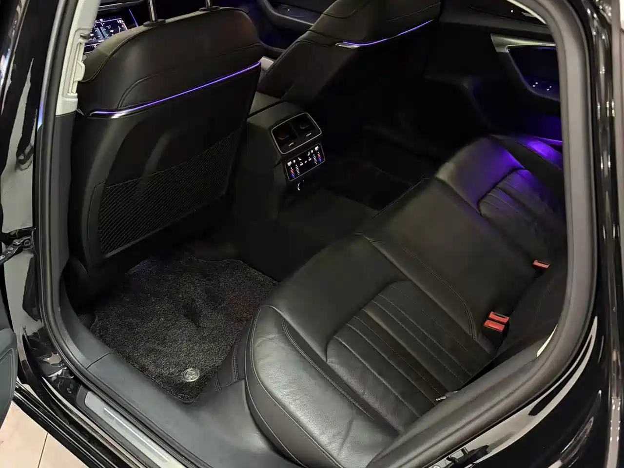 Фото 20 - Audi A6L