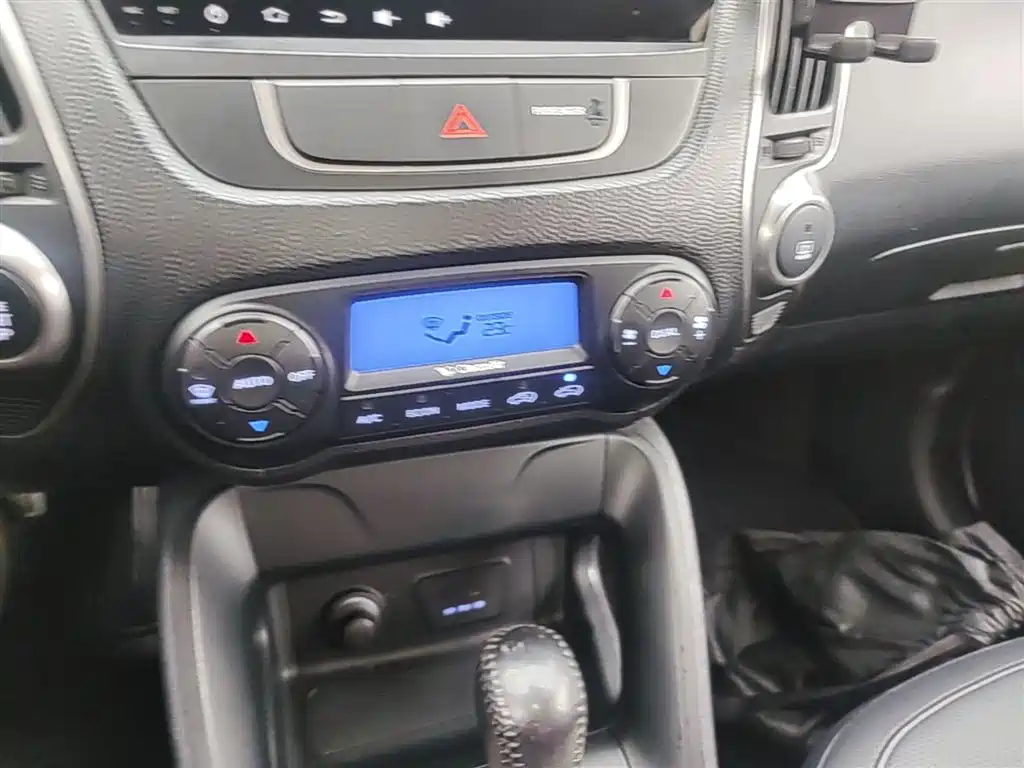 Hyundai Beijing Hyundai ix35 2015 2.0L Automatic 2WD Smart Type China IV фото 13