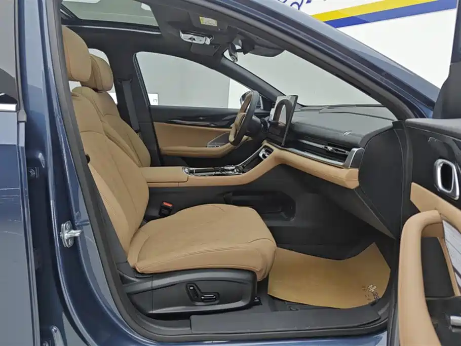 Geely Galaxy Galaxy A7 2025 EM-i 150km Explorer+ Edition фото 8