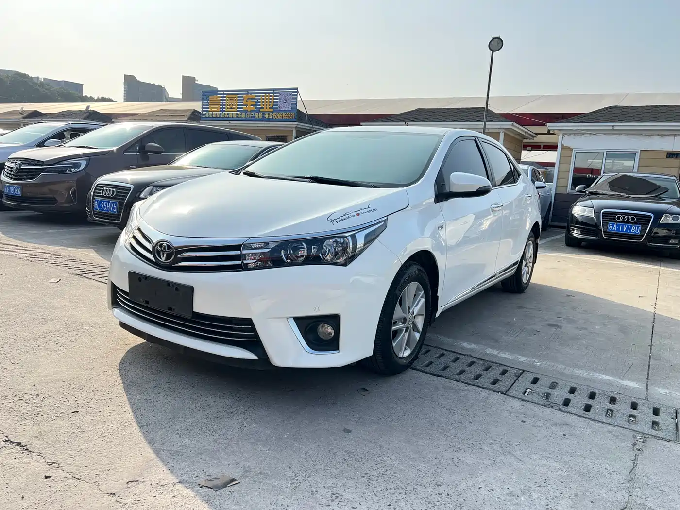 Toyota Corolla 2014 1.6L CVT GLX-i Navigation Edition фото 3