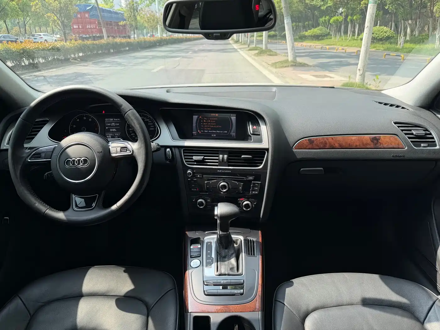 Audi A4L 2016 35 TFSI Collector's Edition S line Comfort фото 7