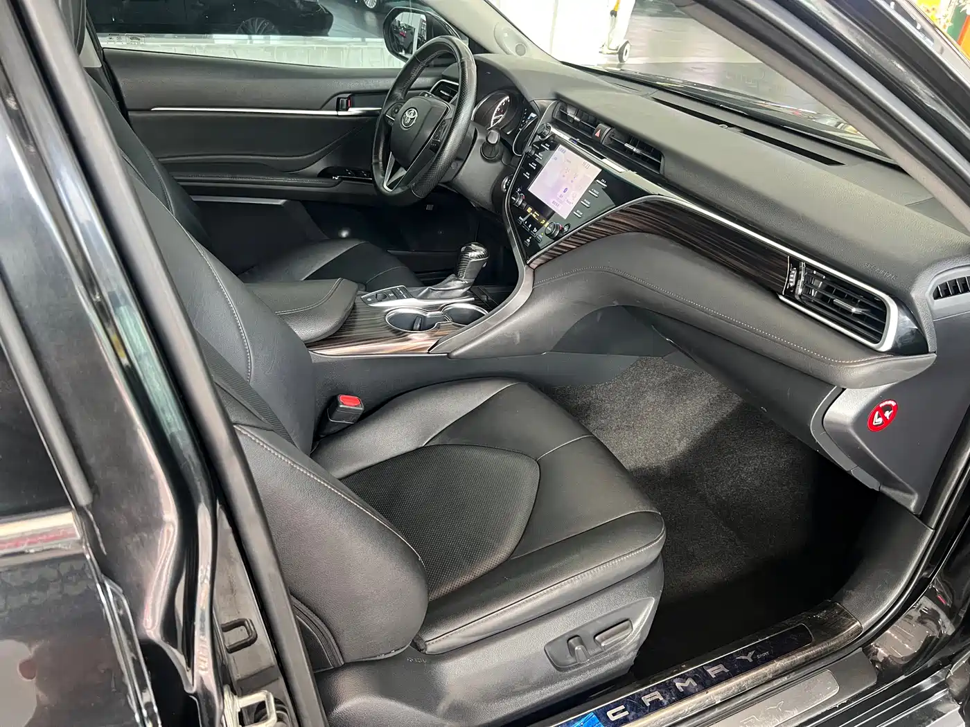 Toyota Camry 2018 2.5G Luxury Edition фото 17