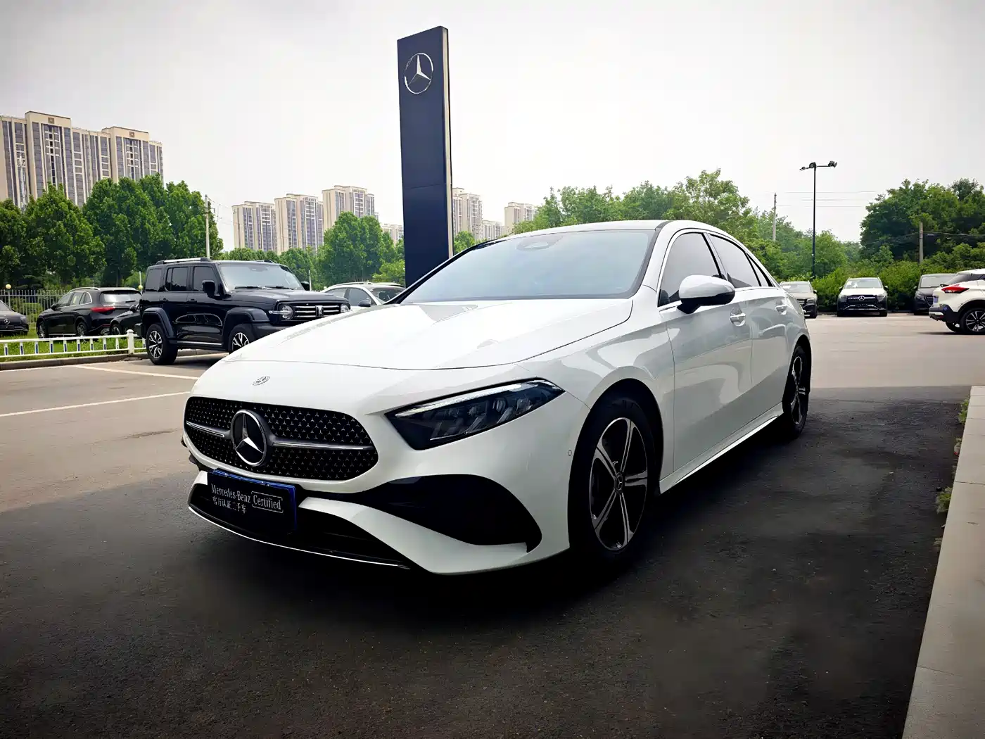 Mercedes-Benz A-Class 2025 A 200 L Fashion Edition