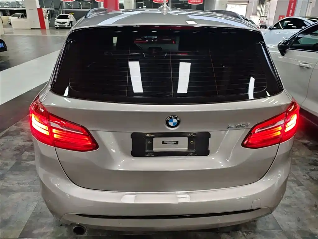 BMW 2 Series Touring 2016 218i Sport Design Package фото 6
