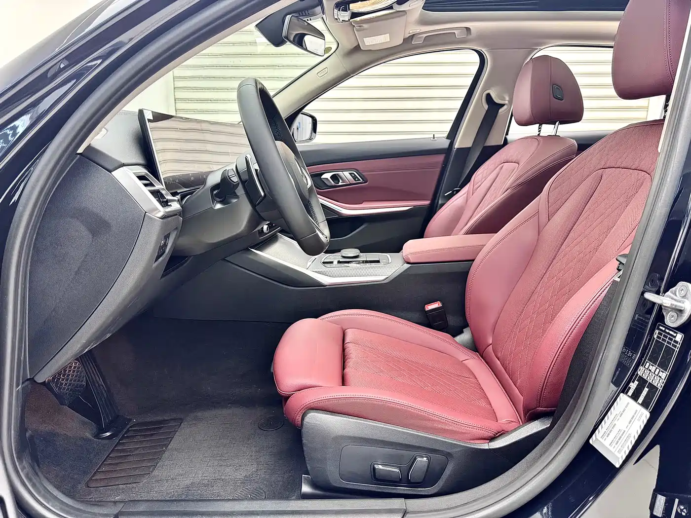 BMW 3 Series 2025 330Li M Sport Night Edition фото 14
