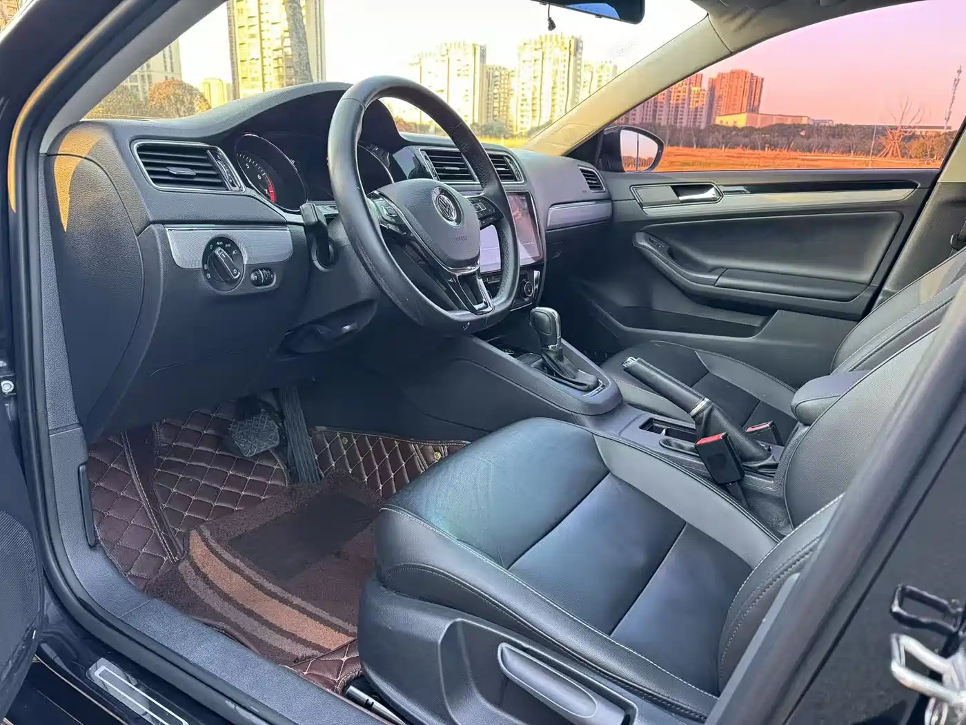 Volkswagen Sagitar 2018 180TSI DSG Premium Edition фото 6