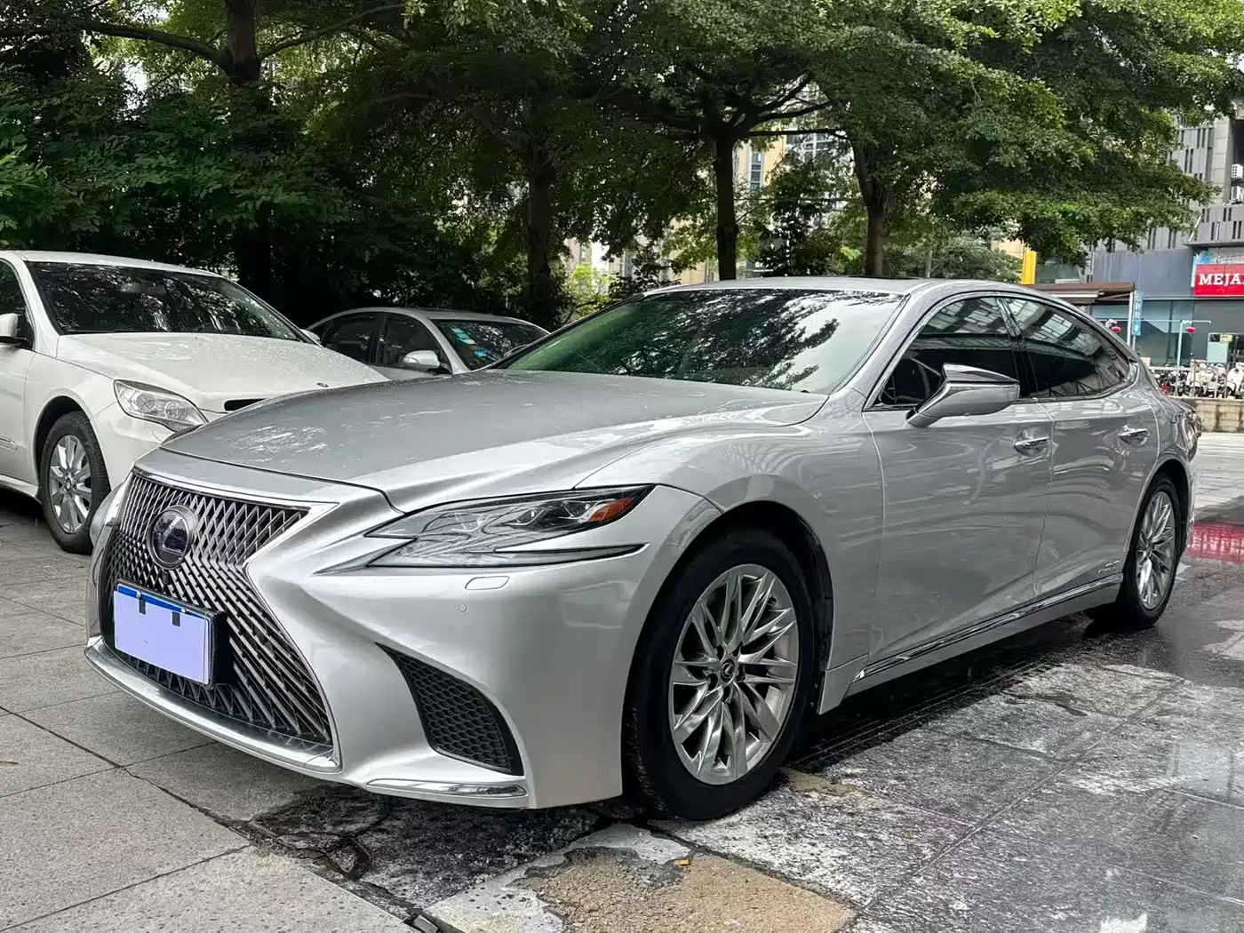 Lexus LS 2018 500h Excellence Edition China V