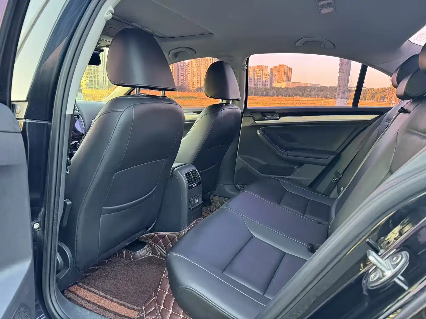 Volkswagen Sagitar 2018 180TSI DSG Premium Edition фото 5
