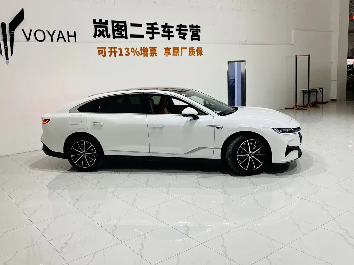 Voyah Auto VOYAH Zhuiguang 2024 PHEV AWD Ultra-long Range Executive Edition фото 15