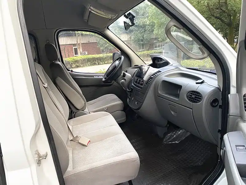 SAIC Maxus Xintu V80 2014 2.5T Aoyun Short Wheelbase Medium Roof фото 15