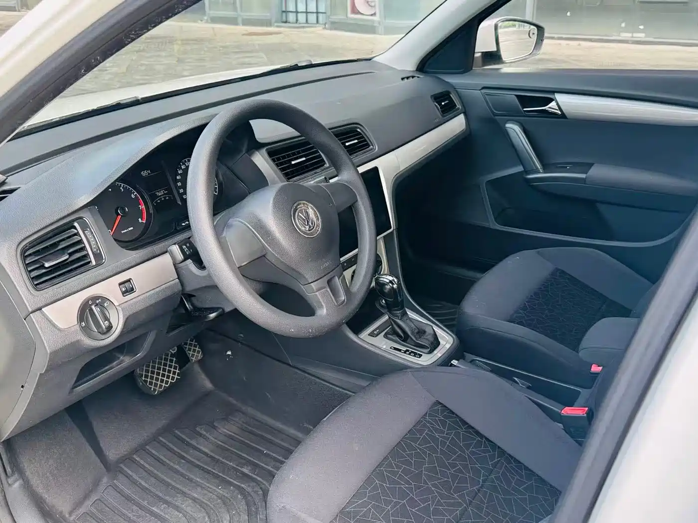 Volkswagen Lavida 2013 1.6L Automatic Trend Edition фото 8