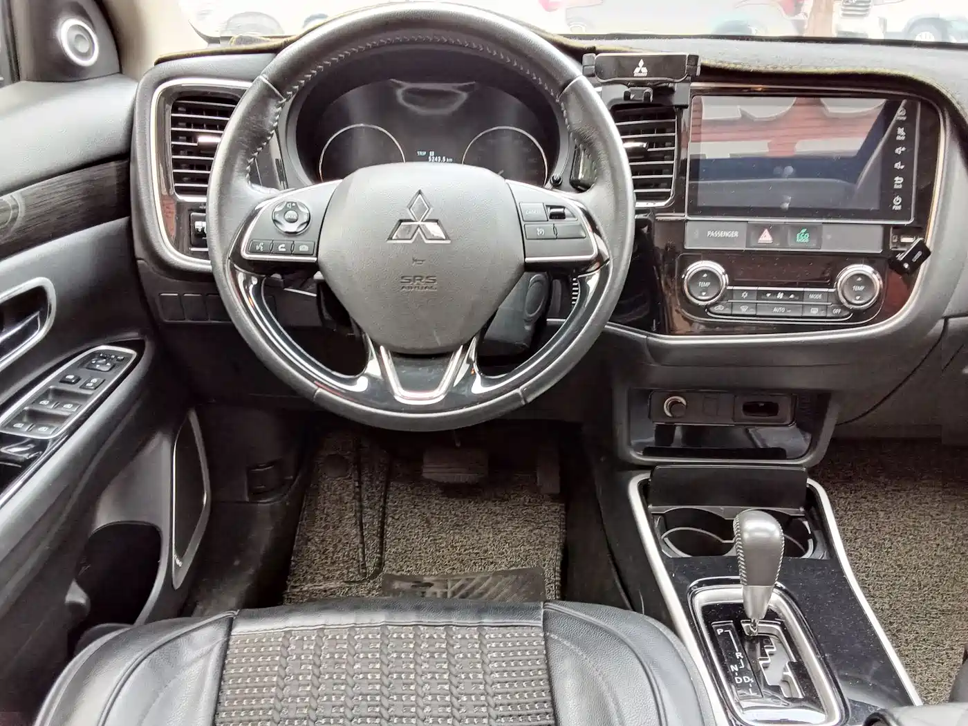 MITSUBISHI OUTLANDER