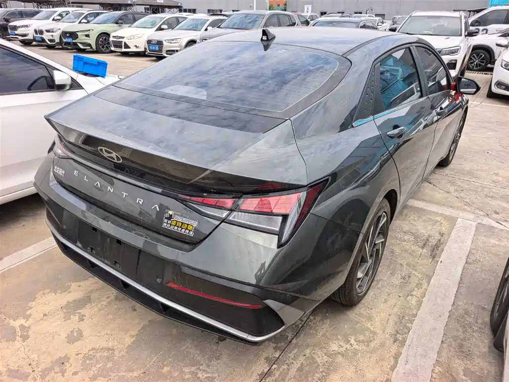 Hyundai Elantra 2023 1.5L CVT GLX Elite Edition фото 6