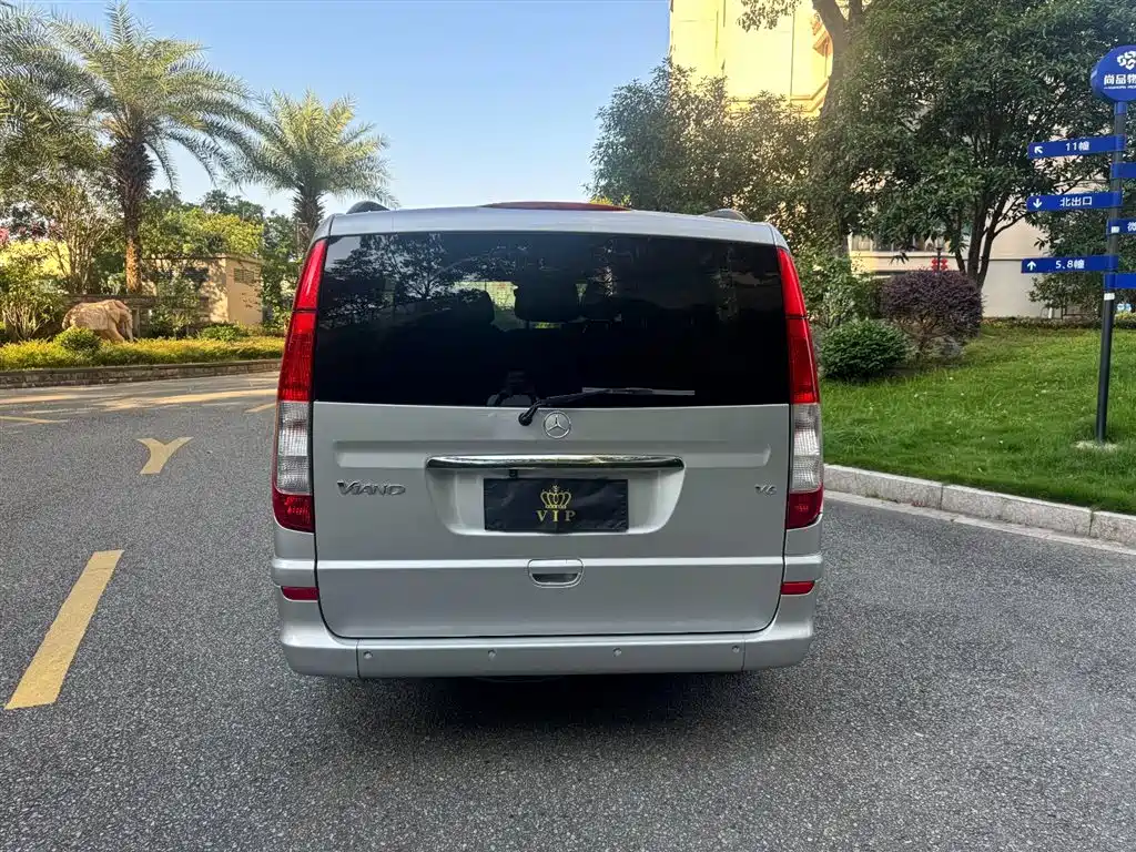 Mercedes-Benz Viano 2011 2.5L Luxury Edition фото 5