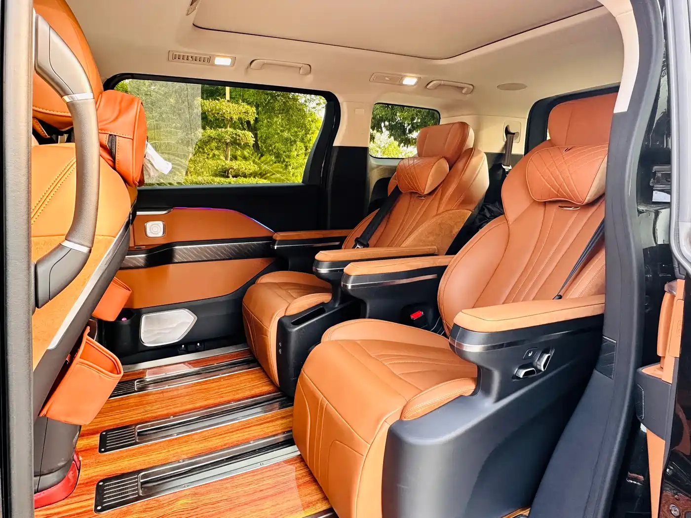 Hongqi HQ9 PHEV 2024 Model 2.0T AWD Business Edition фото 10
