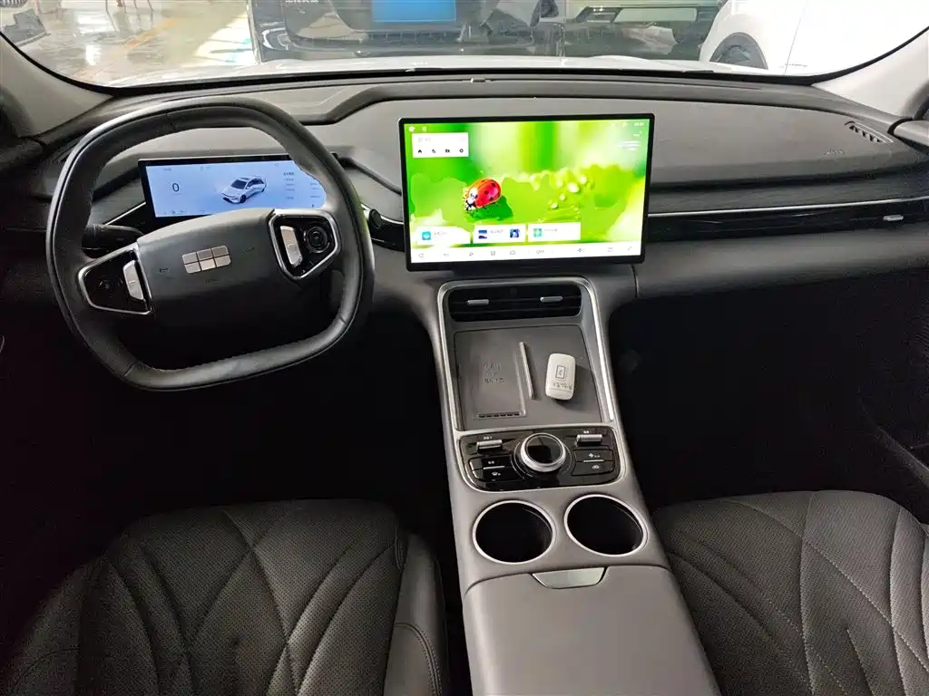 Geely Galaxy Galaxy L6 2025 EM-i 140km Starship Edition фото 10