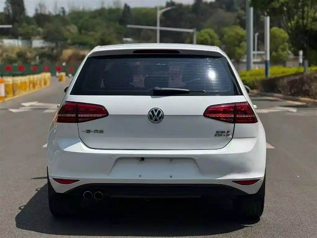 Volkswagen Golf 2016 230TSI Automatic Luxury фото 3