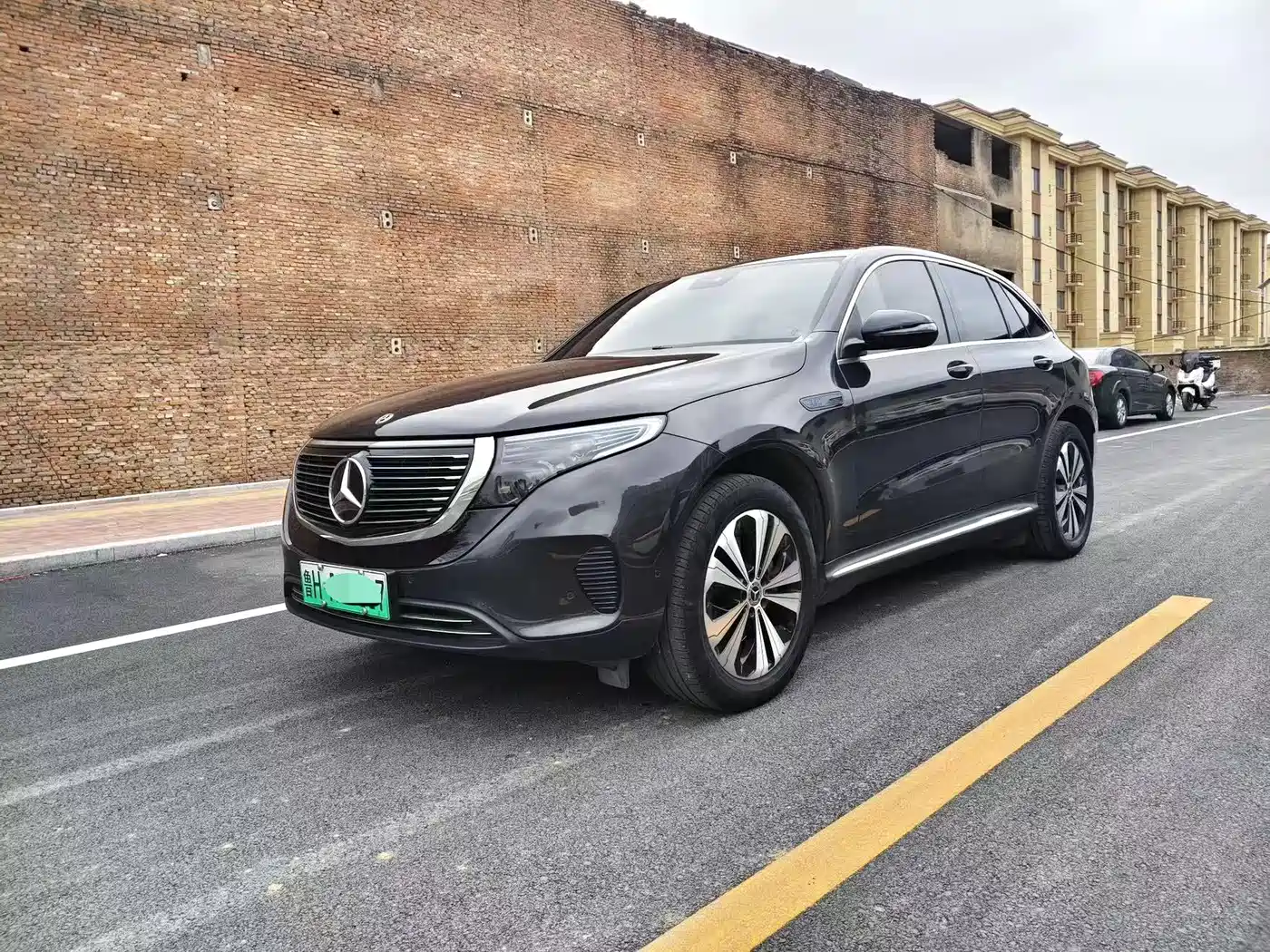 MERCEDES-BENZ EQC