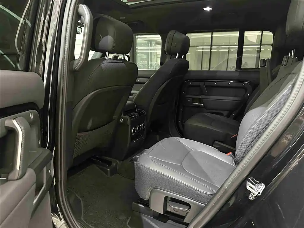 Land Rover Defender 2025 130 3.0T P400 7-Seater Luxury Edition фото 11