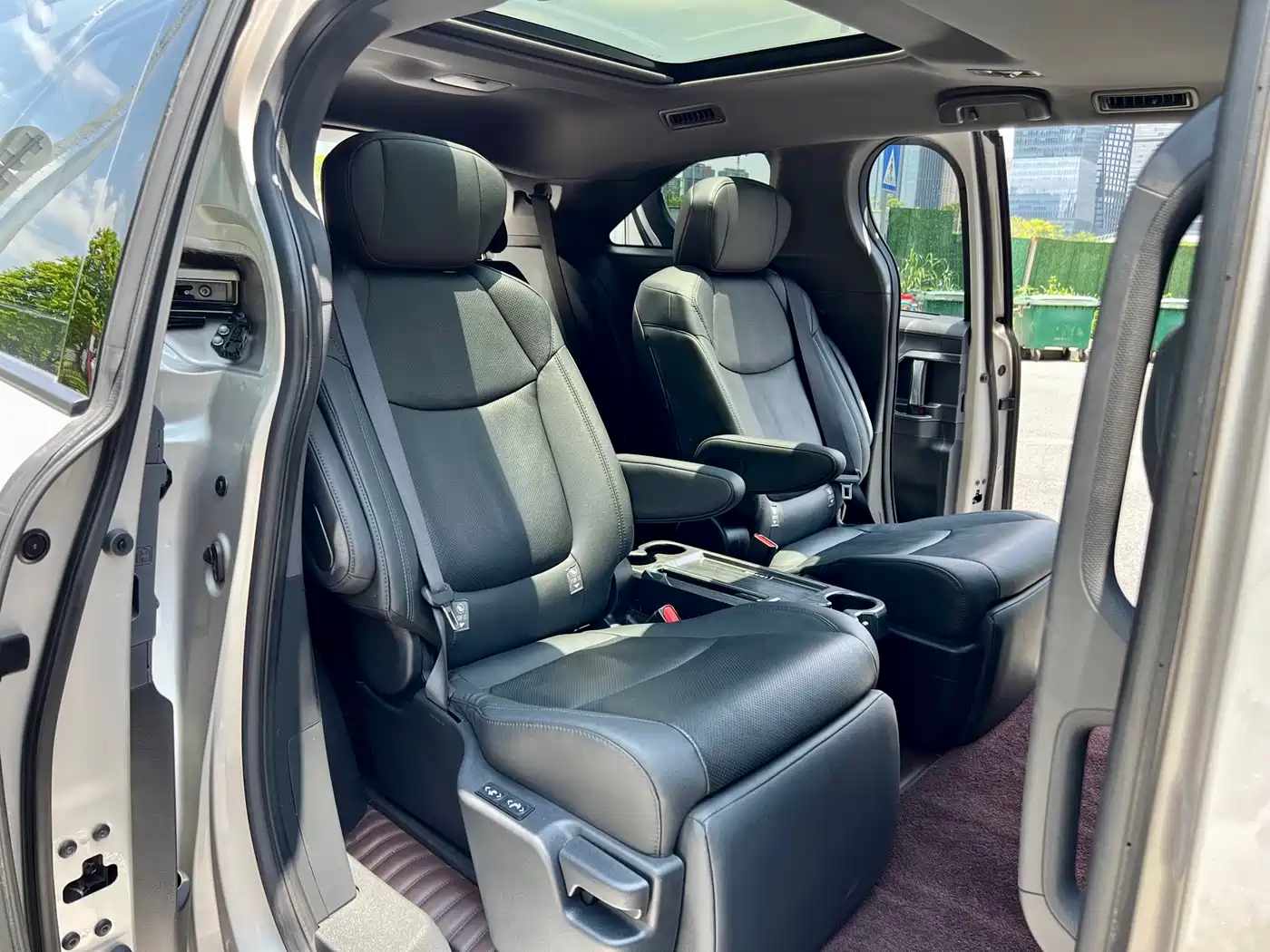 Toyota Sienna 2021 2.5L Hybrid Ultimate Edition фото 22