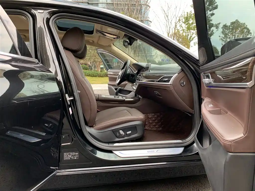 BMW 7 Series 2021 Model 730Li Luxury Package фото 10