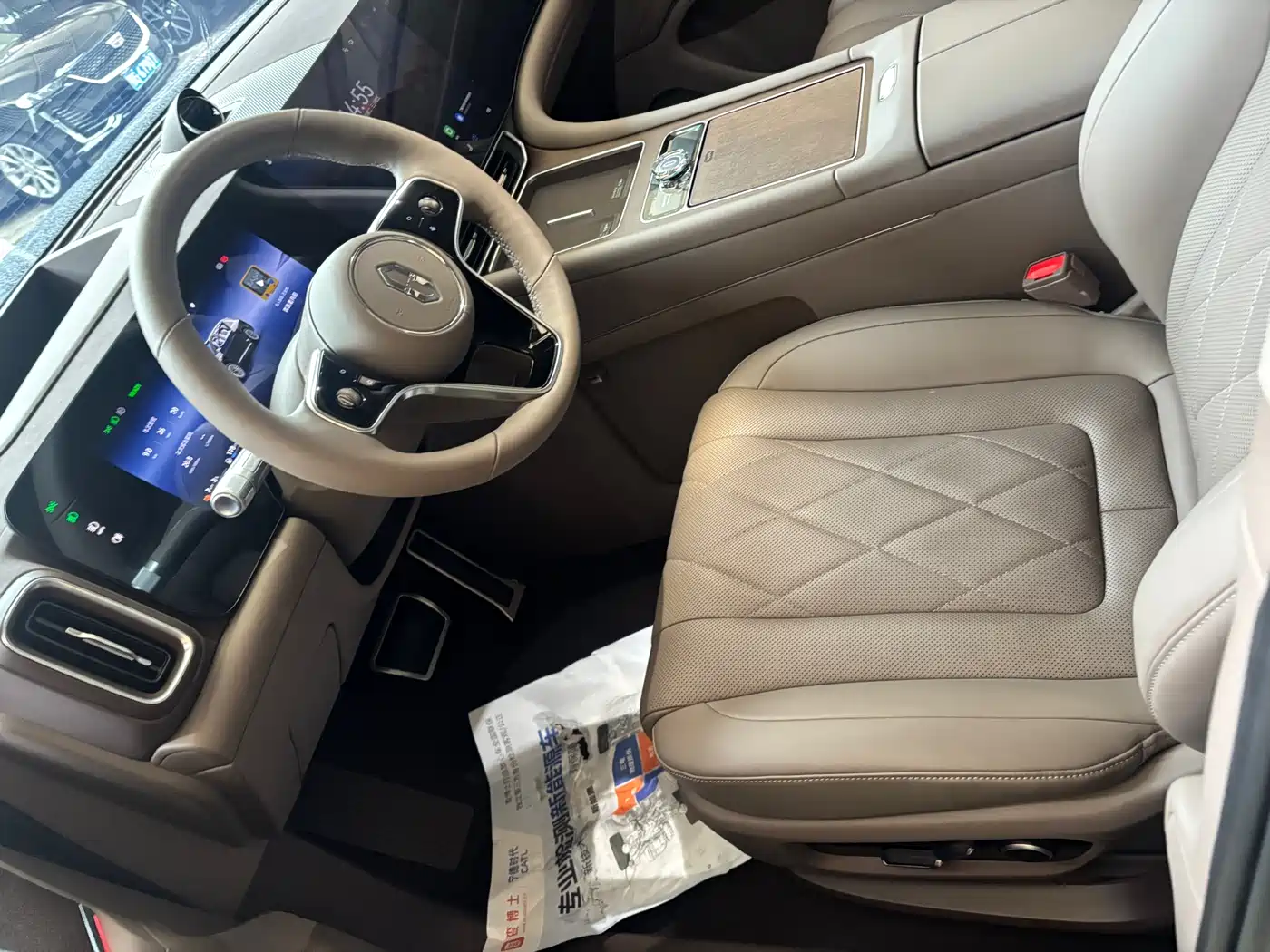 AITO Wenjie AITO M9 2024 Range Extender Ultra 52kWh 6-seater фото 5