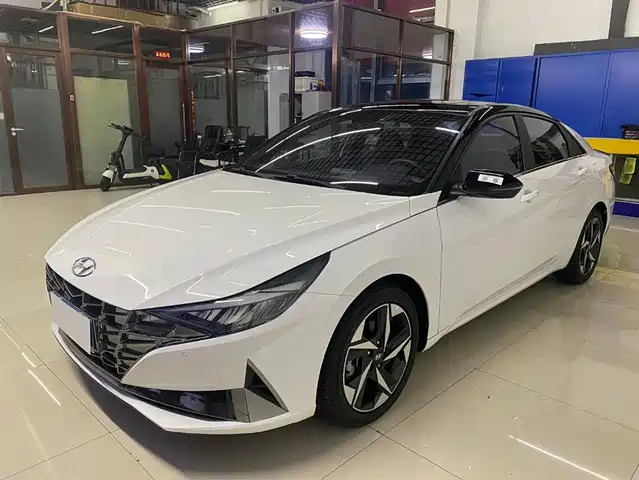 Hyundai Elantra 2022 240TGDi DCT LUX Premium Edition