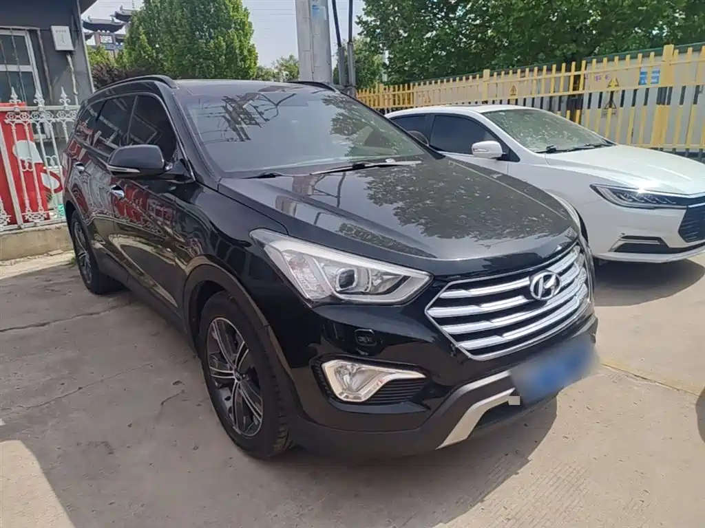Hyundai Grand Santa Fe 2013 3.0L 7-Seater 4WD Luxury Edition фото 4