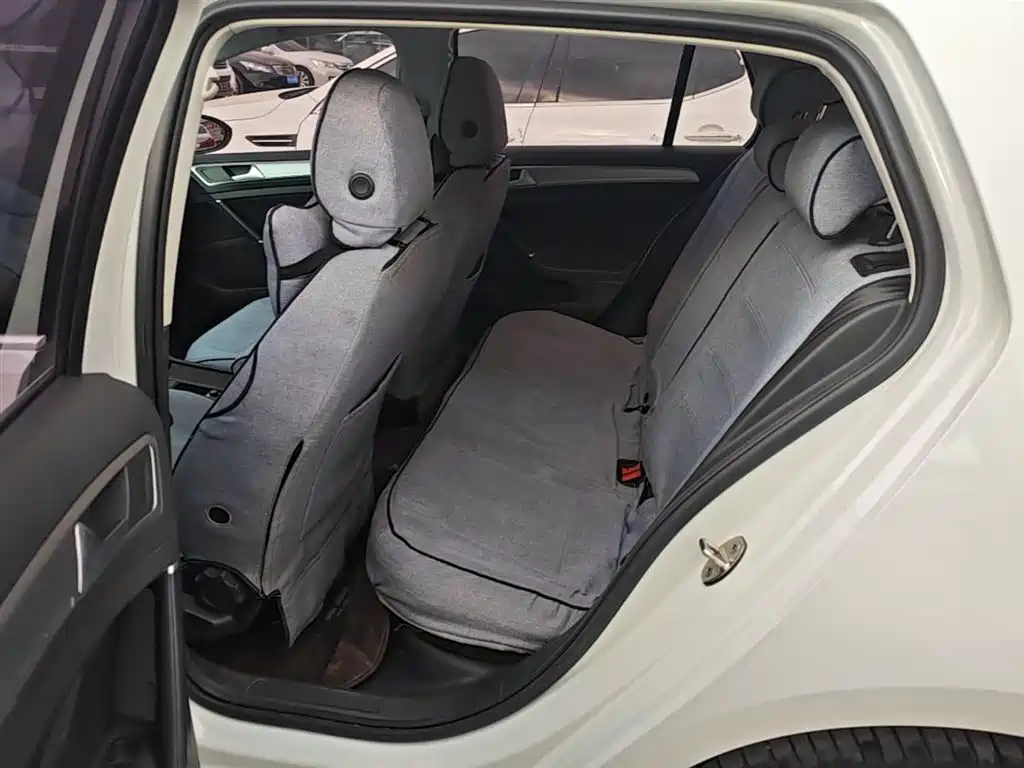 Volkswagen Golf 2020 200TSI DSG Comfort Progressive Edition фото 17