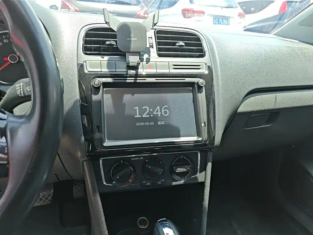 Volkswagen Polo 2016 1.6L Automatic Comfort фото 13
