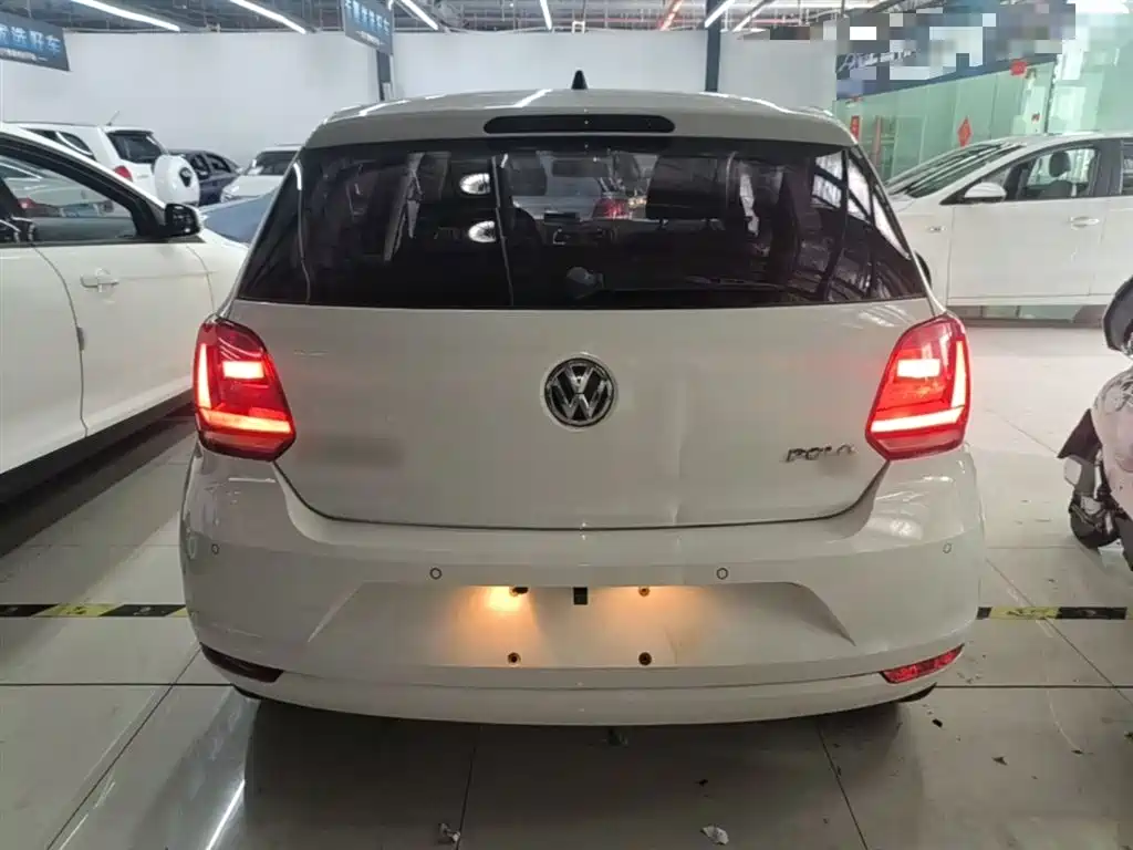 Volkswagen Polo 2016 1.6L Manual Comfort фото 6