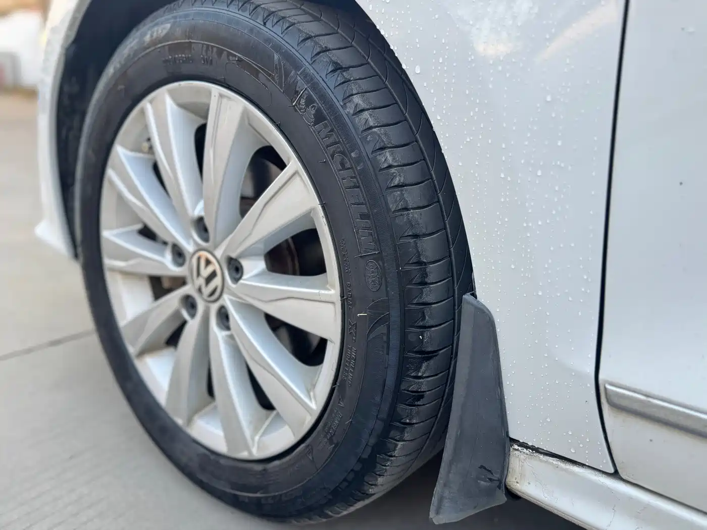 Volkswagen Sagitar 2015 1.6L Automatic Comfort фото 10