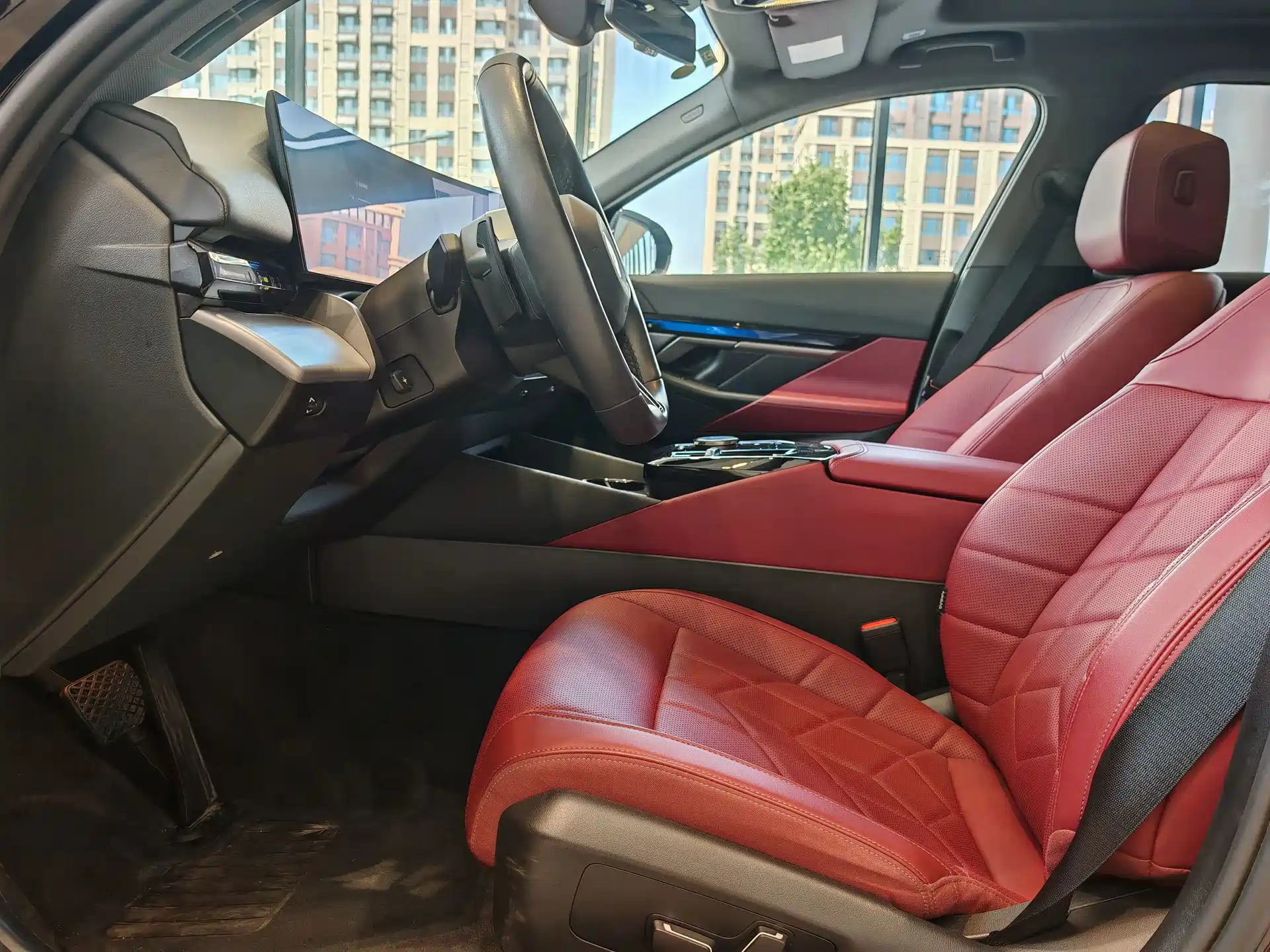 Фото 13 - BMW i5