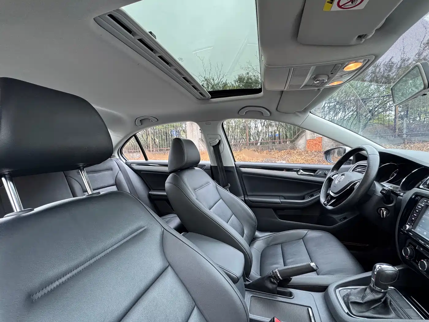 Volkswagen Sagitar 2015 1.6L Automatic Comfort фото 21
