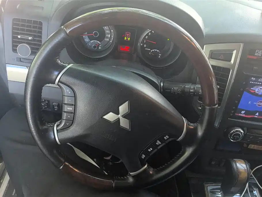 Mitsubishi Pajero (Import) 2019 3.0L Automatic Premium Edition фото 15