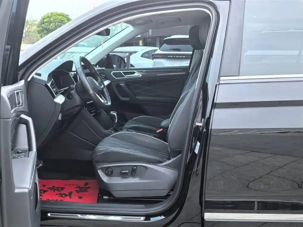 Volkswagen Tiguan L 2023 330TSI Auto 2WD R-Line Premium Edition фото 5