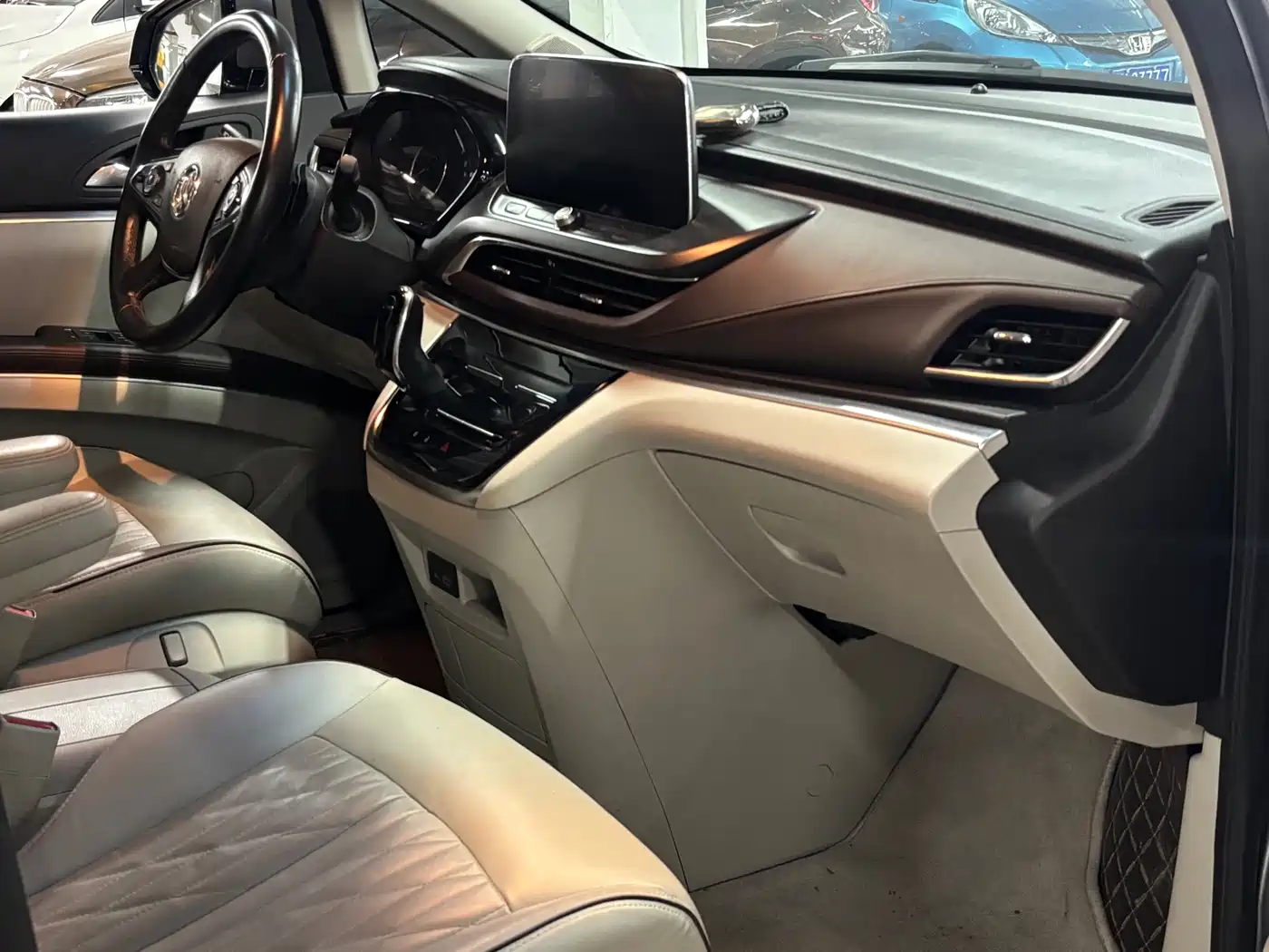 Buick GL8 2022 Land Business Class 652T Luxury фото 4